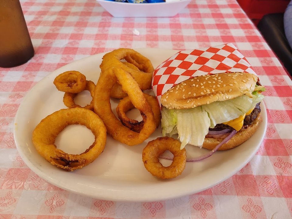 Cheeseburger with Onion Rings